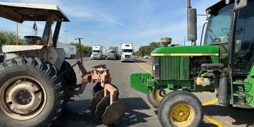 Gobernación busca acuerdos, pero manifestantes responden con cierre total del edificio