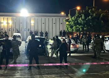 Explosión en estacionamiento de la Secretaría de Seguridad Pública de Mazatlán deja daños en vehículos