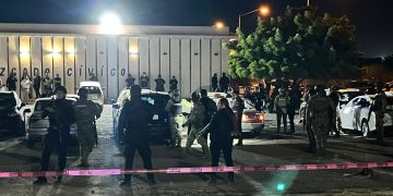 Explosión en estacionamiento de la Secretaría de Seguridad Pública de Mazatlán deja daños en vehículos