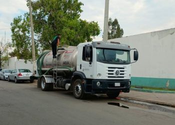 Gobierno del Estado de México entrega 710 pipas de agua a hospitales y centros penitenciarios