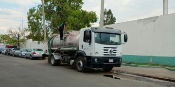 Gobierno del Estado de México entrega 710 pipas de agua a hospitales y centros penitenciarios