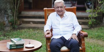 López Obrador reaparece desde su rancho para presentar su libro ‘Grandeza’ y habla de su retiro político