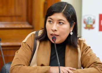 Perú analizará si deja a ex primera ministra asilarse en México