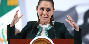 Sheinbaum pide respeto a alcaldesa de Uruapan