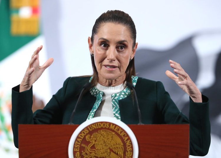 Claudia Sheinbaum muestra solidaridad con Grecia Quiroz tras su pérdida personal. EFE/ Mario Guzmán