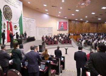 Autorizaría Congreso aumento del 25% al personal de confianza del Estado de Veracruz, incluida la gobernadora