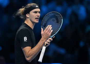 Zverev mantiene a Alemania en la pelea
