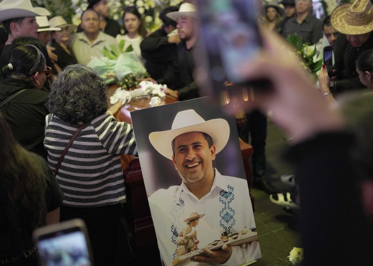 Este miércoles, segunda audiencia de ex escoltas de Carlos Manzo | FOTO EFE