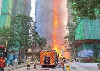 Incendio en complejo residencial de Hong Kong deja 55 muertos y 279 desaparecidos