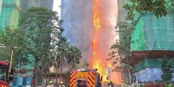 Incendio en complejo residencial de Hong Kong deja 55 muertos y 279 desaparecidos