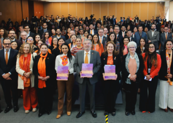 ONU-Mujeres advierte que la violencia digital contra mujeres crece y puede derivar en feminicidios