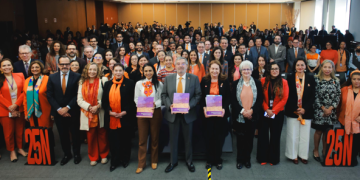ONU-Mujeres advierte que la violencia digital contra mujeres crece y puede derivar en feminicidios