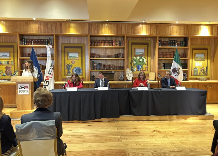 Impulso Clave: ABM y CENEVAL Firman Convenio por la Educación e Inclusión Financiera