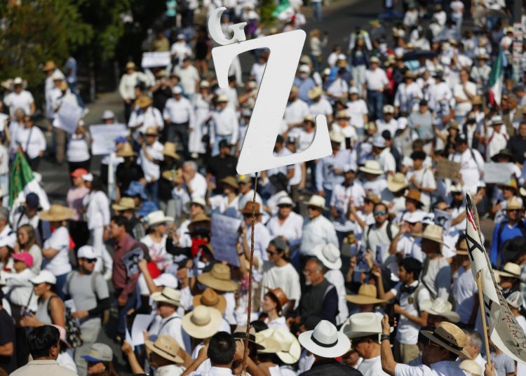 Manifestación de la Generación Z en Jalisco dejó 47 detenidos. EFE/Francisco Guasco
