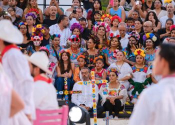 Mara Lezama encabeza la gran celebración del Janal Pixan 2025 en Puerto Juárez