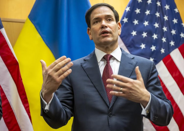 Marco Rubio asegura avances en el plan de paz de Donald Trump durante reunión en Ginebra. EFE/EPA/MARTIAL TREZZINI