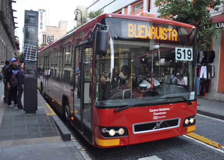 Metrobús ajusta su servicio en día festivo en la Ciudad de México
