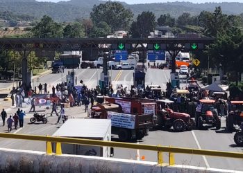 Michoacán suma siete bloqueos carreteros por manifestación agrícola