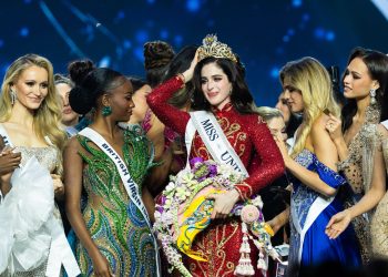 Sheinbaum felicita a Fátima Bosch por su triunfo en Miss Universo