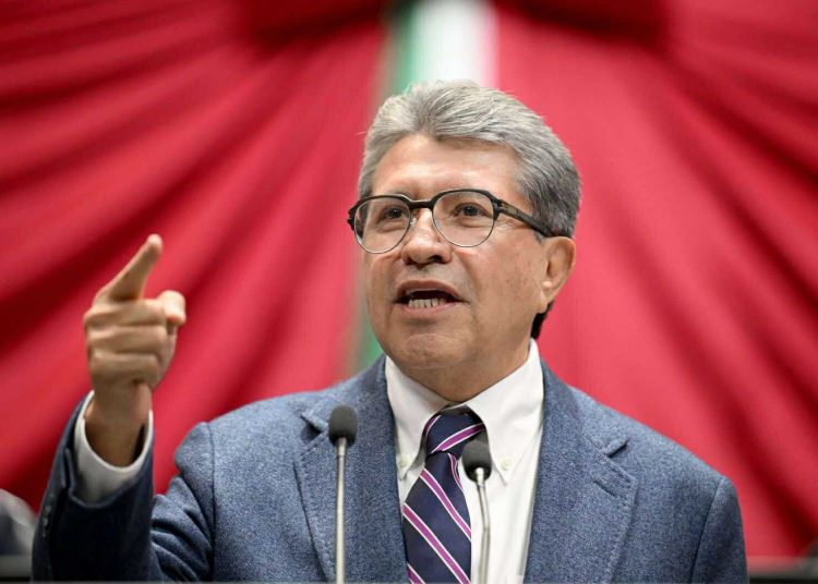 Ricardo Monreal coordina el aplazamiento del dictamen para empatar elecciones y generar ahorros