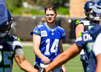 Cam Little y Sam Darnold se meten en la historia de NFL