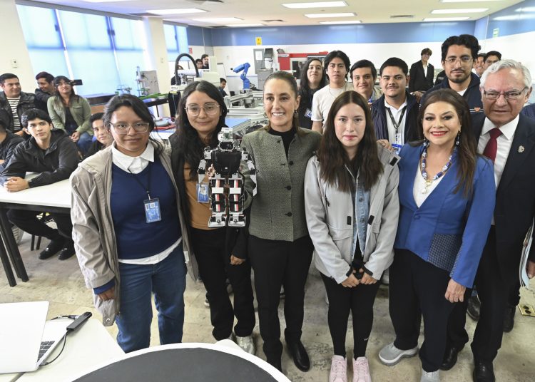 Claudia Sheinbaum durante el anuncio del Centro Público de Formación en Inteligencia Artificial en el Tecnológico de Tláhuac. Saúl López / Presidencia