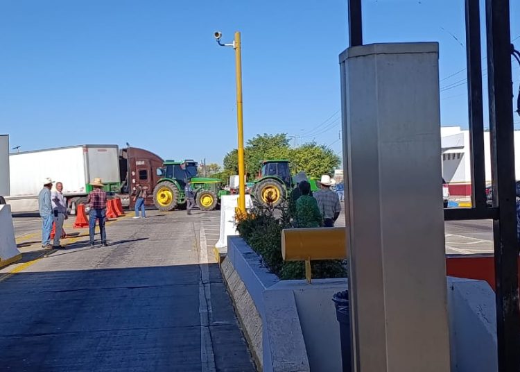 Productores mantienen paro nacional indefinido y cierran aduanas estratégicas en Sinaloa y Nogales