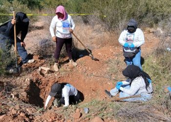 Colectivo de buscadoras encuentran cuatro fosas clandestinas con restos humanos en Sonora