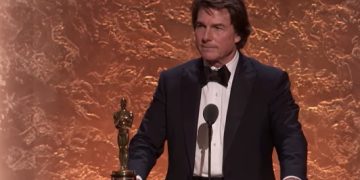 Tom Cruise recibe su primer Óscar honorífico en los Governors Awards 2025