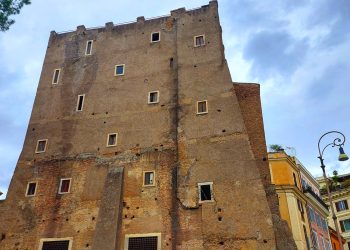 🏛️Parte de la Torre dei Conti se derrumba durante restauración en Roma