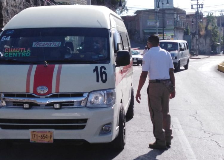 Transportistas de la Ruta 5 suspenden el servicio en Morelos por amenazas y extorsiones