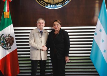 Xiomara Castro llega a México para reunirse con Claudia Sheinbaum