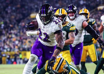 Derrick Henry brilló este sábado con cuatro acarreos de anotación en el triunfo de los Baltimore Ravens por 24-41 sobre los Green Bay Packers.