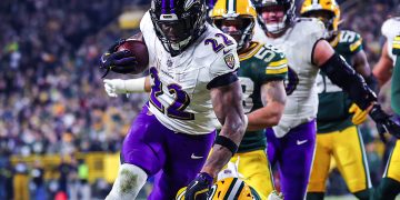 Derrick Henry brilló este sábado con cuatro acarreos de anotación en el triunfo de los Baltimore Ravens por 24-41 sobre los Green Bay Packers.