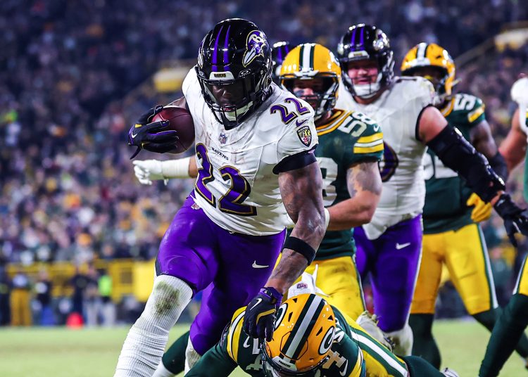 Derrick Henry brilló este sábado con cuatro acarreos de anotación en el triunfo de los Baltimore Ravens por 24-41 sobre los Green Bay Packers.