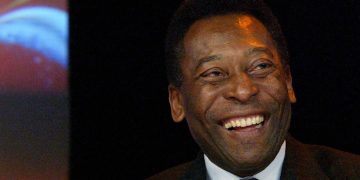 En el futbol, el nombre con el que un jugador pasa a la historia no siempre coincide con el que figura en su acta de nacimiento, y Pelé