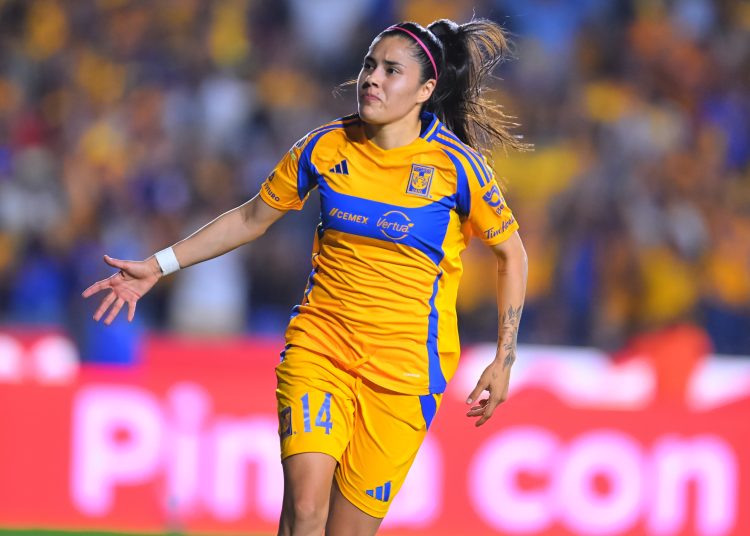 La mexicana Lizbeth Ovalle, gracias a su espectacular tanto de 'escorpión' con Tigres contra el Guadalajara de la Liga mexicana femenina. El 3 de marzo