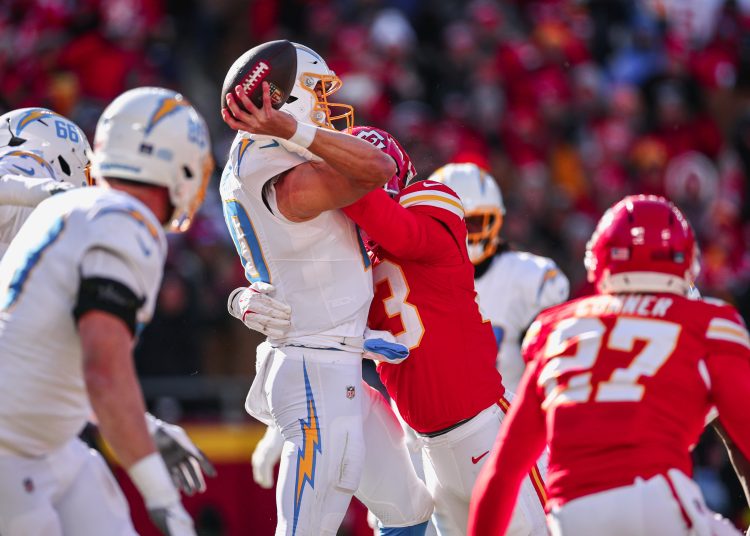La temporada de los Kansas City Chiefs se derrumba este domingo en el Arrowhead Stadium. En un duelo tenso, de bajo puntaje y marcado