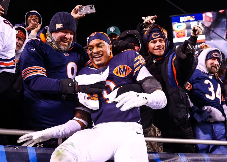 Los Chicago Bears se impusieron este sábado en tiempo extra 22-16 a los Chicago Bears para mantenerse en el liderato del Norte de la Conferencia Nacional