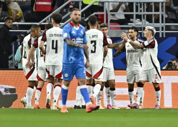 Giorgian De Arrascaeta (2-R) of Flamengo celebrates with his teammates after scoring the 0-1 goal during the FIFA Intercontinental Cup 2025