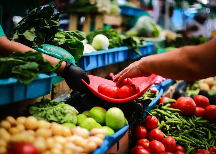 ANPEC reporta un aumento en la canasta básica en diciembre, con productos como jitomate y frijol entre los más afectados