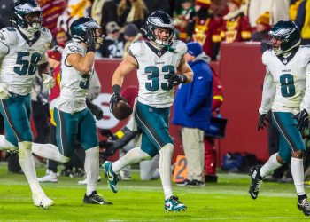 Los campeones Philadelphia Eagles vencieron este sábado por 18-29 a los Washington Commanders para amarrar el título de la división Este de la Conferencia Nacional