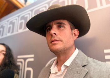 Sheinbaum garantiza a diputado del sombrero justicia para Manzo