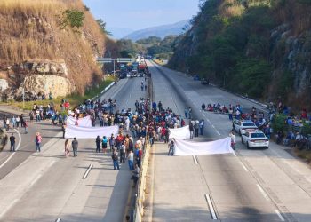 🚧 Más de cinco horas de bloqueo en la Autopista del Sol deja varados a cientos de autos