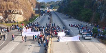 🚧 Más de cinco horas de bloqueo en la Autopista del Sol deja varados a cientos de autos