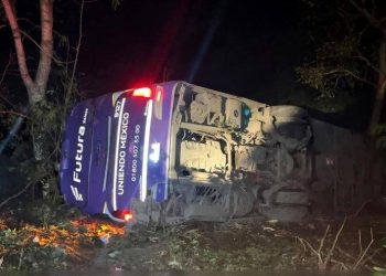 🚑 Vuelca Autobús y cae a precipicio en la Sierra de Hidalgo