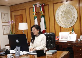 Kenia López Rabadán sostiene reunión virtual con el presidente del Parlamento de Ucrania, Ruslan Stefanchuk