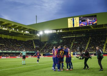 El Villarreal no pudo este domingo con el Barcelona, que se llevó los tres puntos de la Cerámica gracias a los goles de Raphinha, de penalt