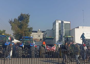 En marcha debate para aprobar la ley de aguas; Llegan campesinos con tractores