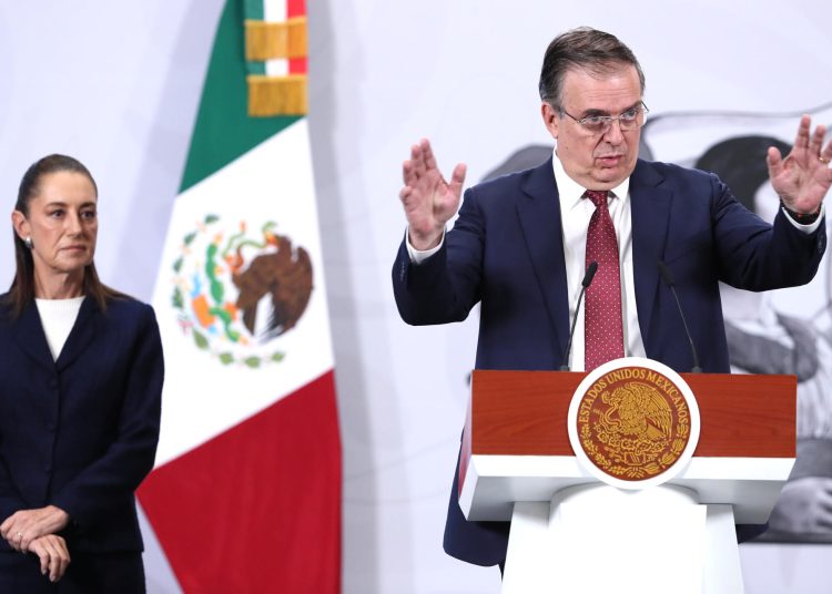 Sabino Bastidas comenta en ENfoque sobre el paquete arancelario 2025. EFE/ Mario Guzmán